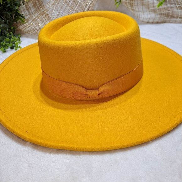 NWOT Womens Hat